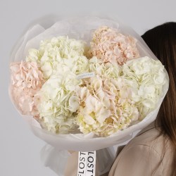 Букет из нежной гортензии